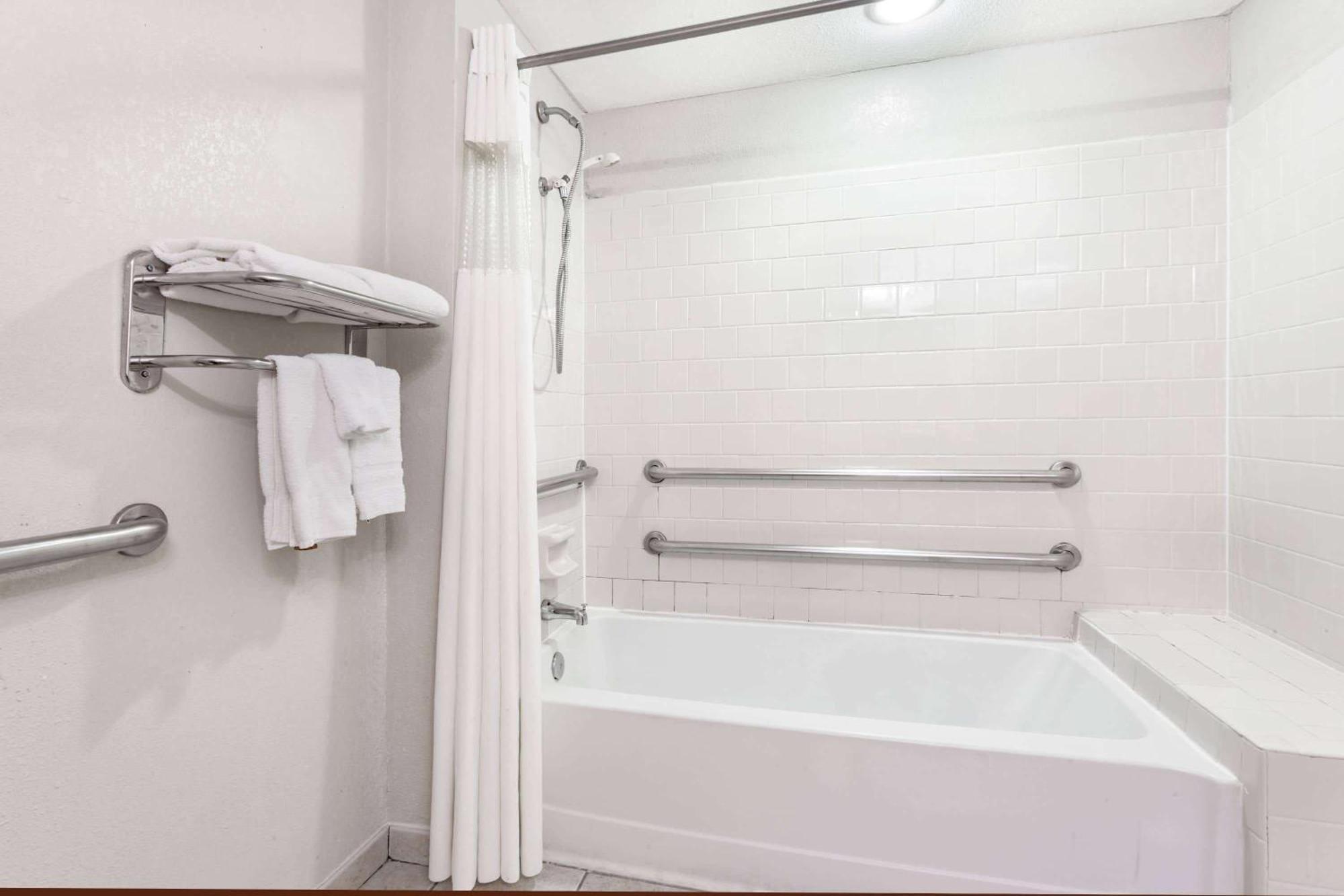 Travelodge By Wyndham 2* Winchester